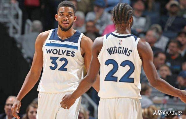 那不勒斯官方：洛博特卡在意杯赛前热身时左腿后胫肌拉伤（那不勒斯官方消息：意杯赛前热身时，洛博特卡左腿后胫肌拉伤）