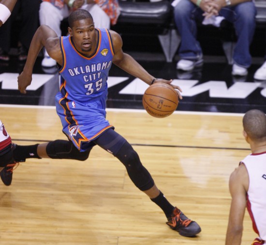 FC26坚不可摧：萨拉赫领衔，萨卡、莫德里奇、卡马文加在列（FC26铁壁阵容：萨拉赫挂帅，萨卡、莫德里奇、卡马文加齐聚）