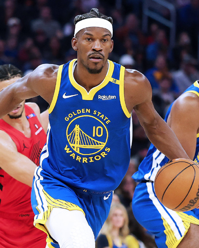 肚子略大，球迷质疑姆伯莫身体状态，随后阿莫林给予后者支持（小腹微显惹质疑，球迷担心姆伯莫状态，阿莫林随后力挺）