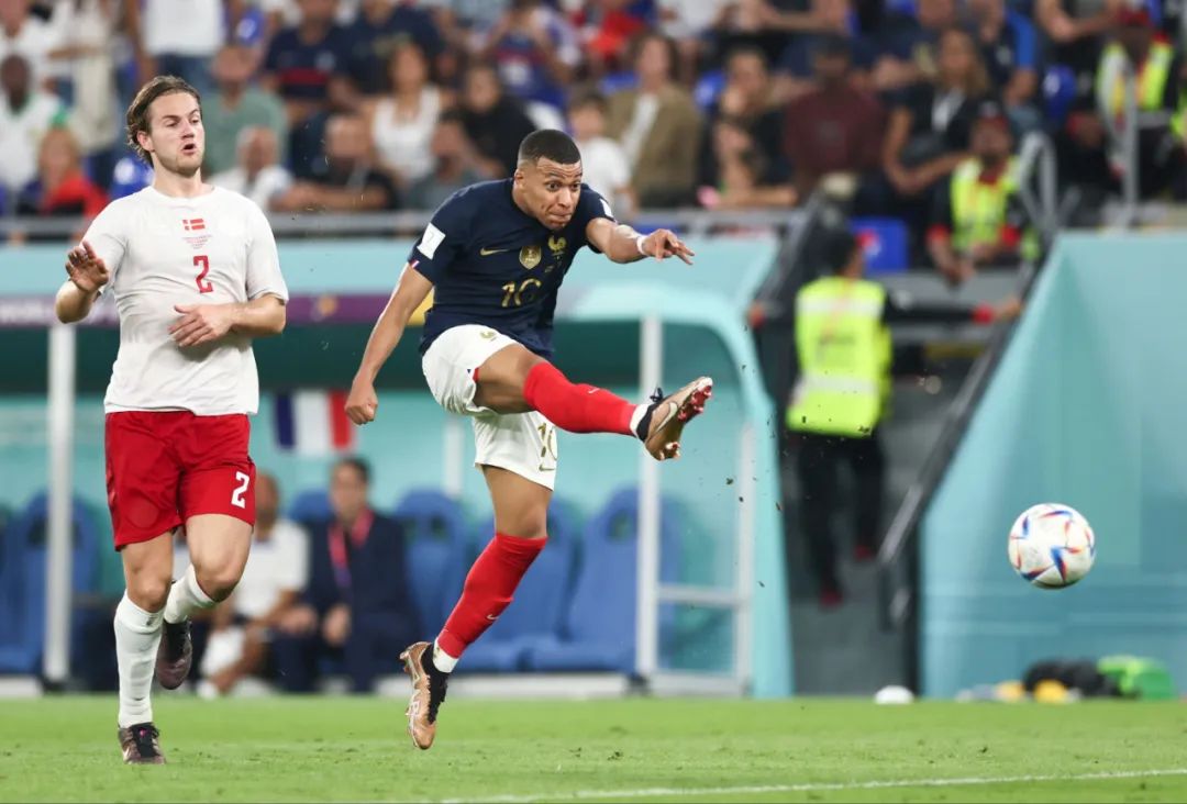 我们的米兰德比进球TOP25（米兰德比25粒经典进球回顾）