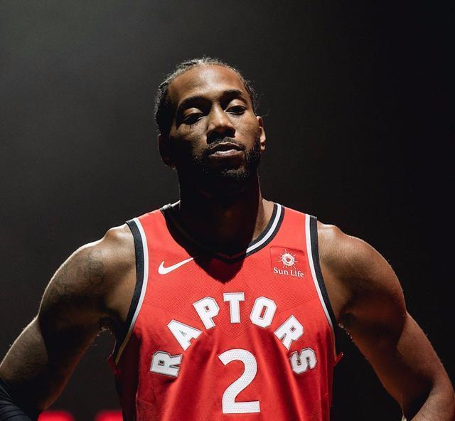 日媒：J2甲府风林45岁后卫山本英臣出轨球队死忠球迷妻子（日媒称：J2甲府风林45岁后卫山本英臣被指与球队铁粉之妻关系不当）