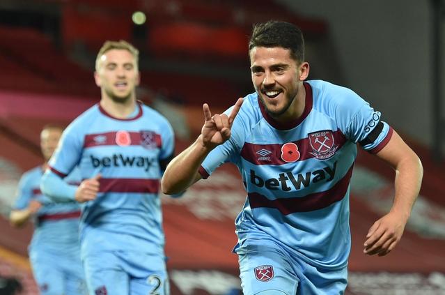 独行侠新太子？赛后众多球迷等待弗拉格签名合影（独行侠未来门面？赛后球迷蜂拥等弗拉格签名合影）