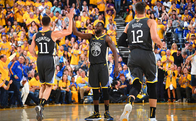 外媒：国米正在尝试引进哈伊杜克18岁中卫布拉尼米尔（据外媒报道，国际米兰正推进引进哈伊杜克18岁中后卫布拉尼米尔）