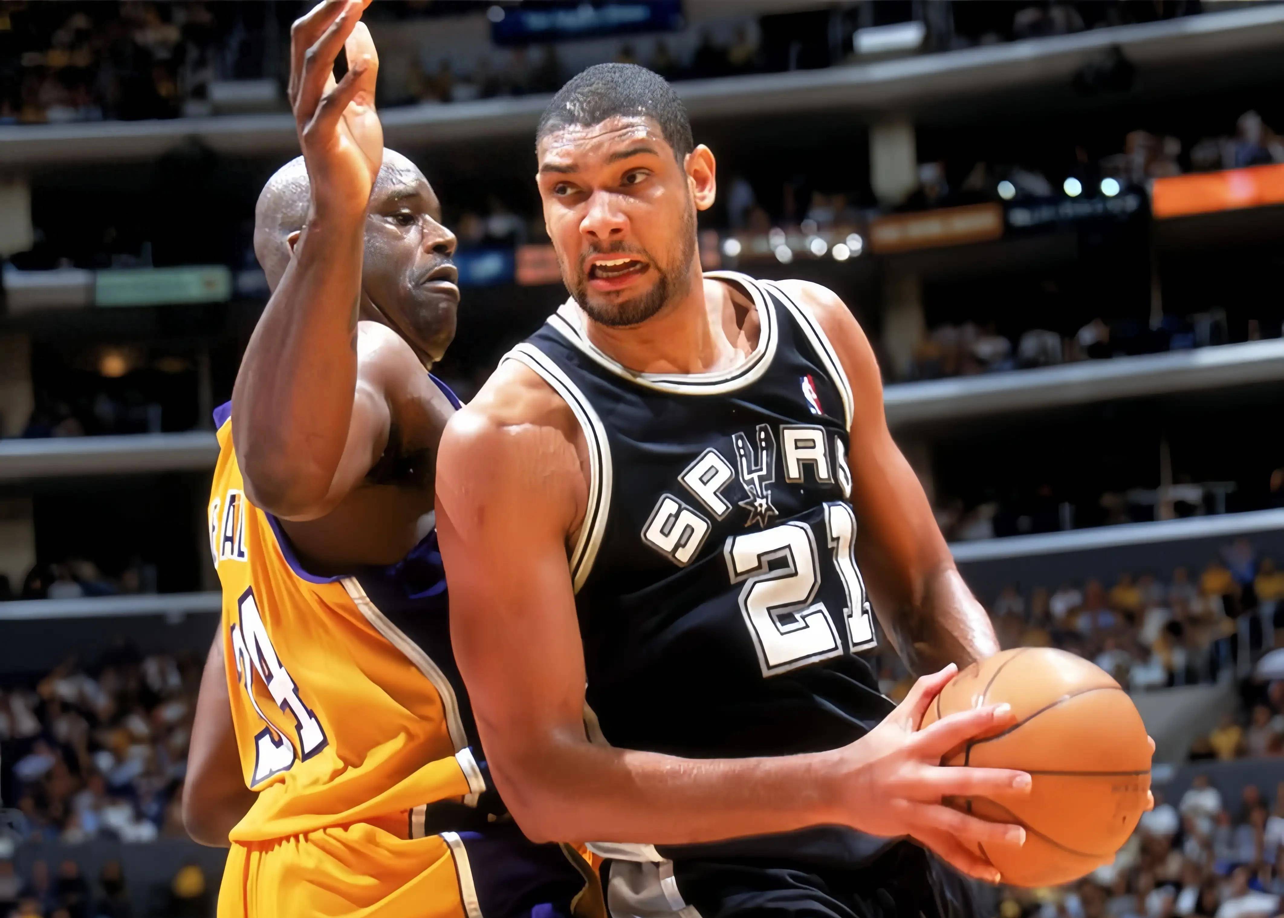 时隔34年维京队再夺挪超冠军，球迷冲入球场内疯狂庆祝（维京队暌违34年重夺挪超桂冠，球迷涌入球场狂欢）