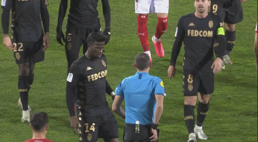 西甲：巴萨客场2-2战平塞维利亚（西甲：巴萨做客与塞维利亚2-2握手言和）