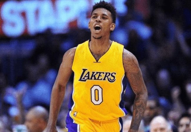 看足球学英语：孙兴慜深情告别热刺 —— 球队会有多想念他？（用足球学英语：孙兴慜深情道别热刺，球队将有多想念他？）