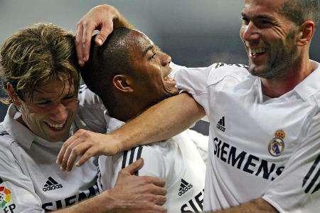 疯狂的足球：米兰门神迈尼昂的盘带合集（足坛狂热：米兰门神迈尼昂盘带集锦）