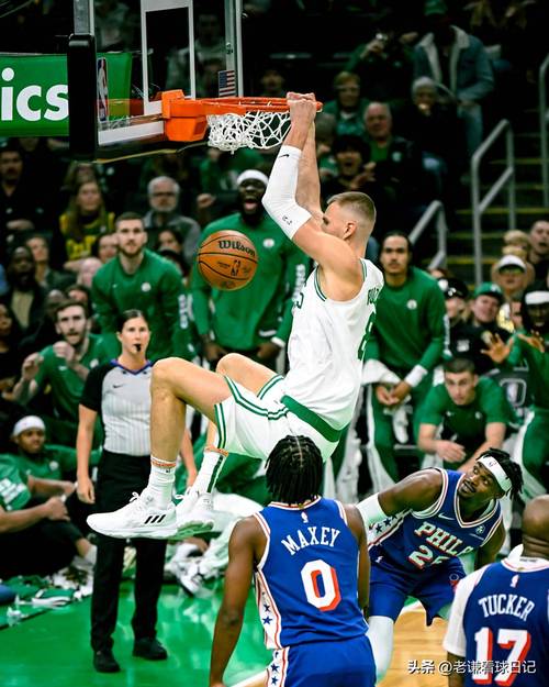 懂球帝12周年120大瞬间决赛：梅西捧大力神杯PK武磊绝平巴萨（懂球帝12周年120大瞬间终极对决：梅西高举大力神杯对阵武磊绝平巴萨）